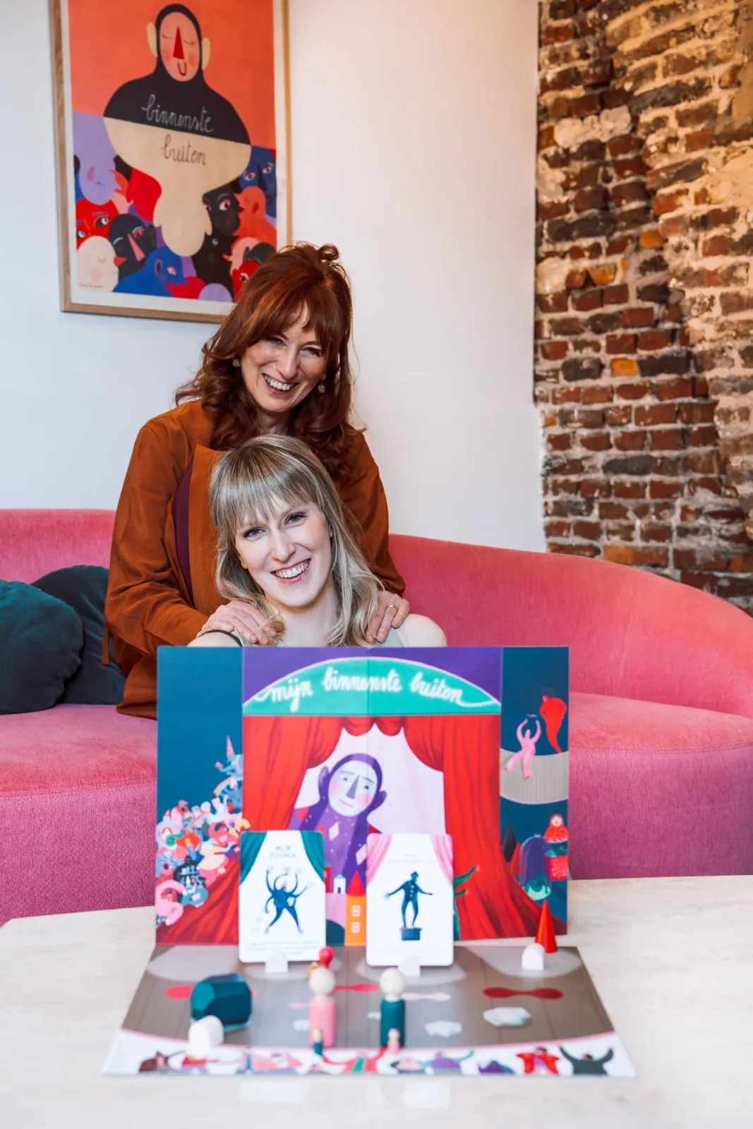 Patricia en Michèle met het Binnenste Buiten materiaal
